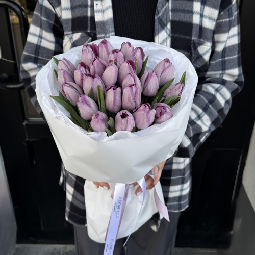 15 фіолетових тюльпанів