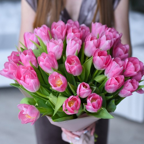 35 розовых тюльпана
